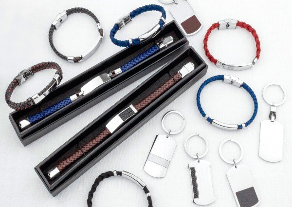 Colección Studio Series - Pulseras y llaveros